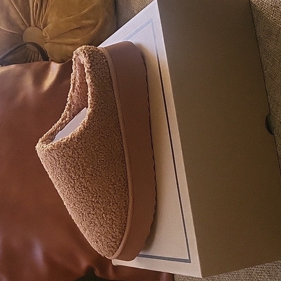 NWT MIA SHEARLING SHOES - Picture 1 of 7